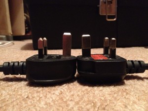 A side by side comparison of the two plugs. The one on the left is genuine, the one of the right is fake.